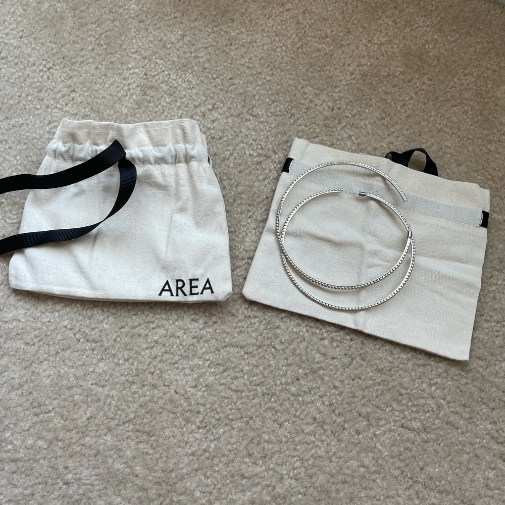 AREA LARGE CLASSIC ROUND HOOPS 4"